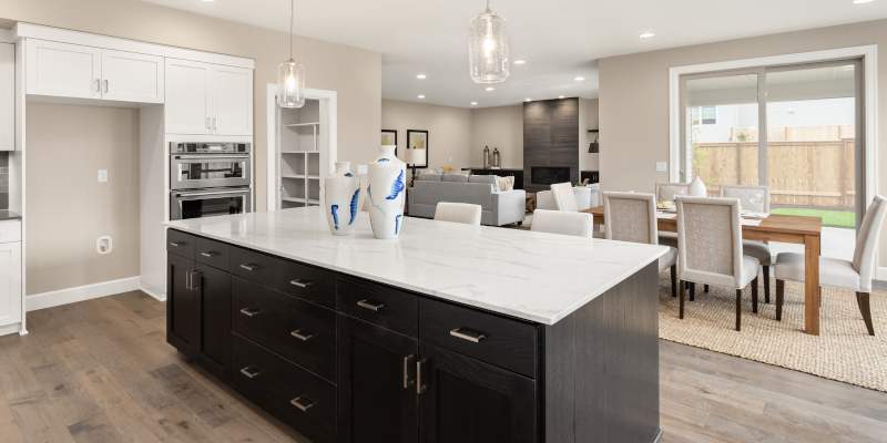 Debating Between Granite & Quartz Kitchen Countertops? Let Us Help You Decide.